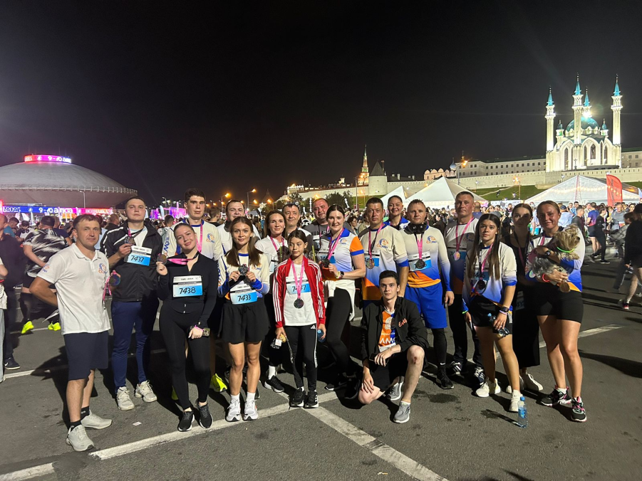 Команда Высокогорского молочного комбината ЕлМай приняла участие в забеге Ночная Казань