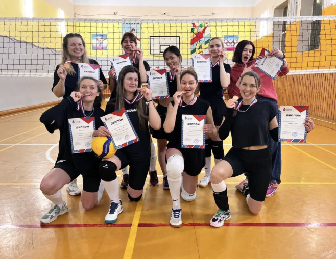 Женская волейбольная команда «ЕлМай» заняла 3 место в турнире «Привет, весна!»